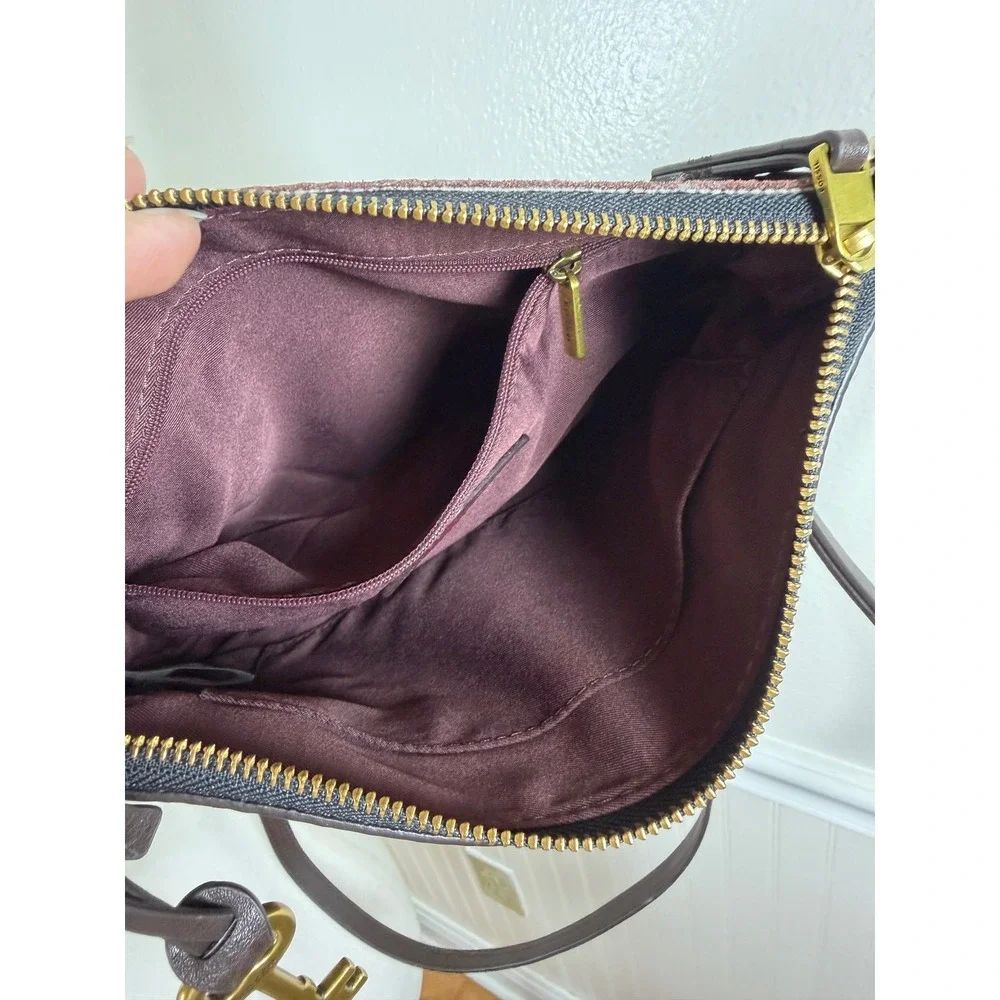 Fossil Maroon Cowhide Leather Pebbled Purse 10 x 8 x 2 inches 90s Y2K‎ Crossbody